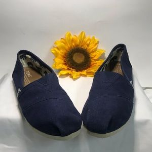 Navy Blue Toms
